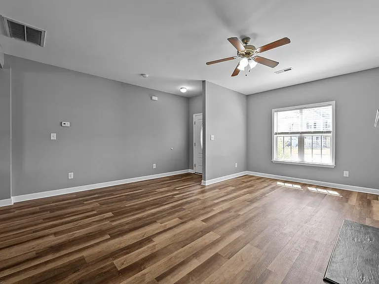 210 Wedgefield Cir — Photo 3