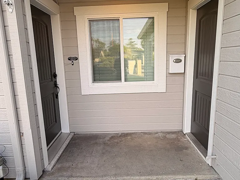 3181 Calzar Dr — Photo 2