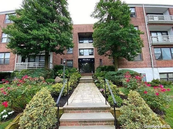 16 Stoner Avenue #2E, Great Neck, NY 11021