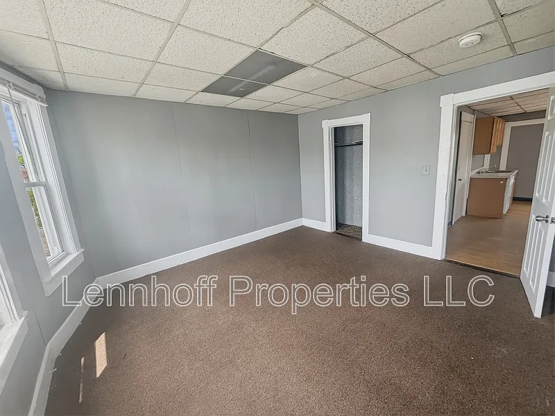 3 bed, 1.0 bath, $2,050 — Photo 2