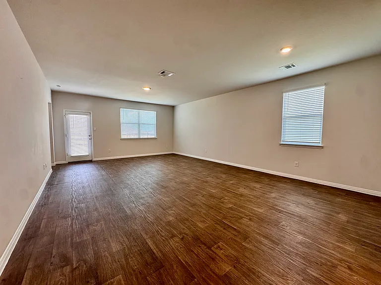 267 Evergreen Sumac Loop — Photo 3