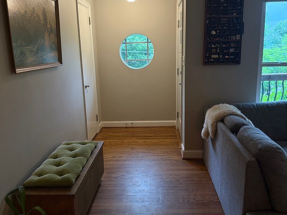 5th image of 3125 Lockwood Dr
