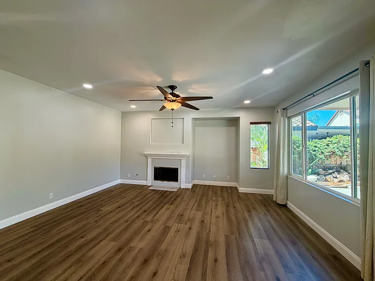 37121 Edgemont Dr — Photo 28