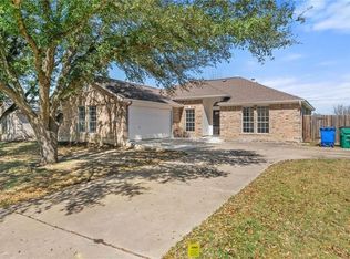2906 Greenlawn St, Taylor, TX 76574