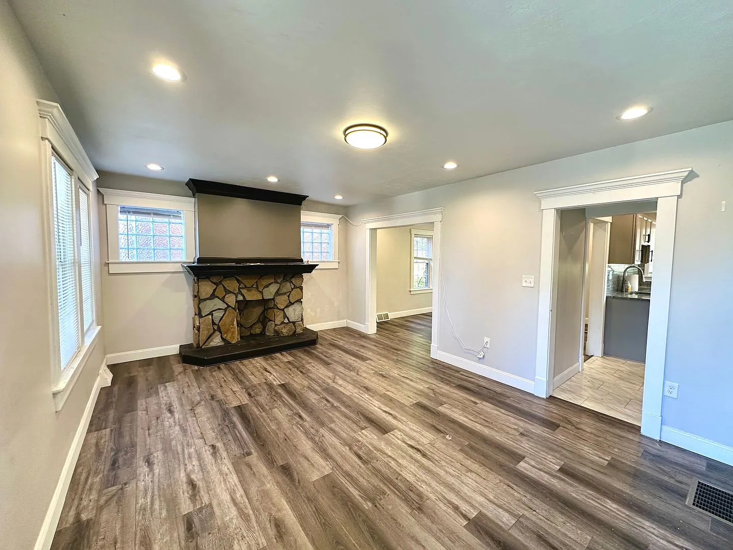 Updated 3 Bedroom, 1 Bath Home on a Quiet Dead-End Street in Carrick - Available 11/15! — Photo 3