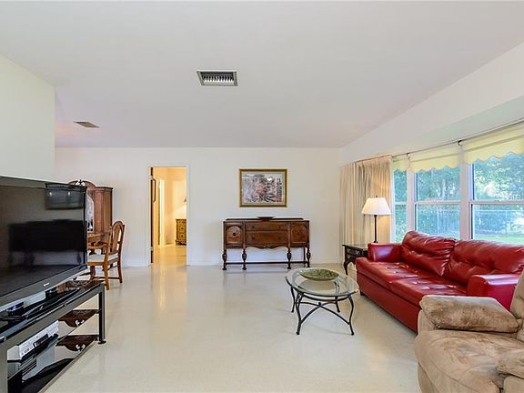 5th image of 1654 Algonquin Dr
