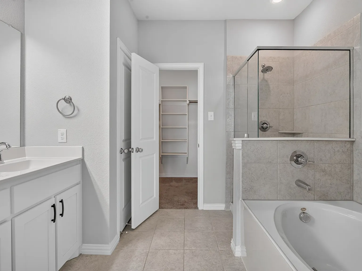 4 bed, 2010 sqft, $2,500 — Photo 3