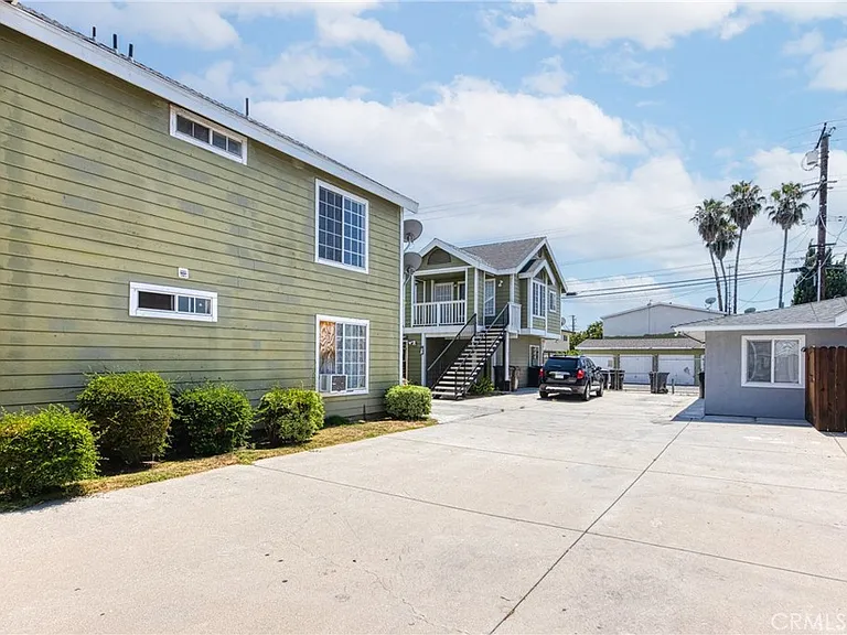 320 W Truslow Ave #D — Photo 3