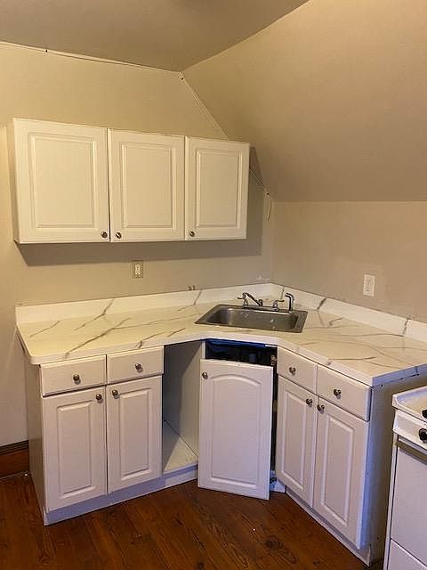 Kitchen, standing with your back to the windows