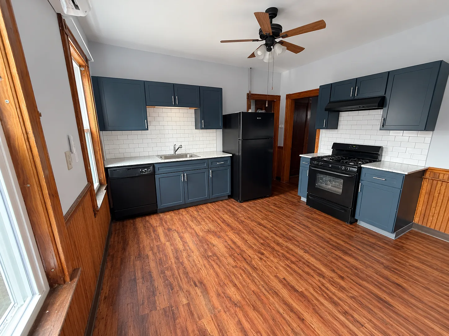 3 bed, 1000 sqft, $3,600 — Photo 3