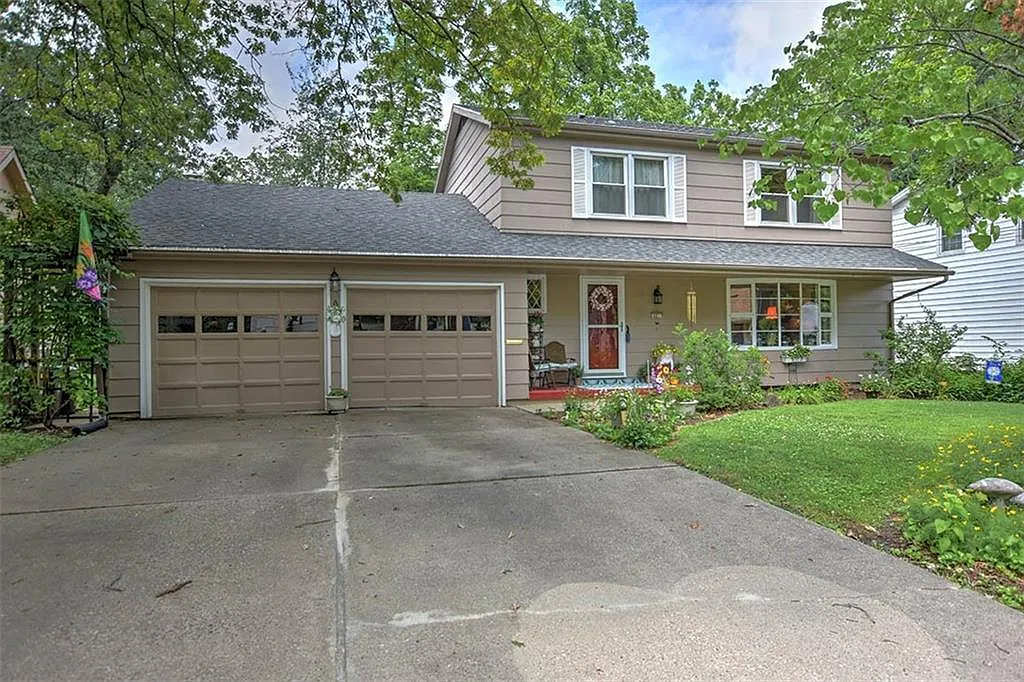 421 Hackberry Dr photo 1