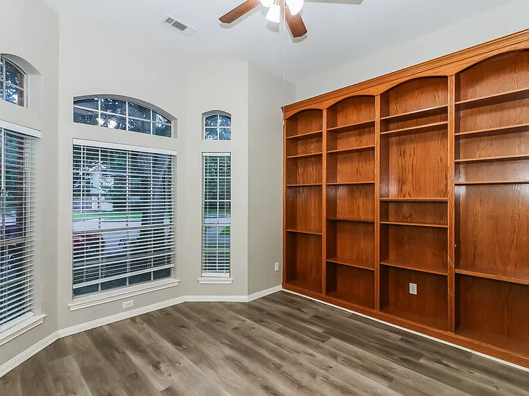 1423 Tilman Dr — Photo 9