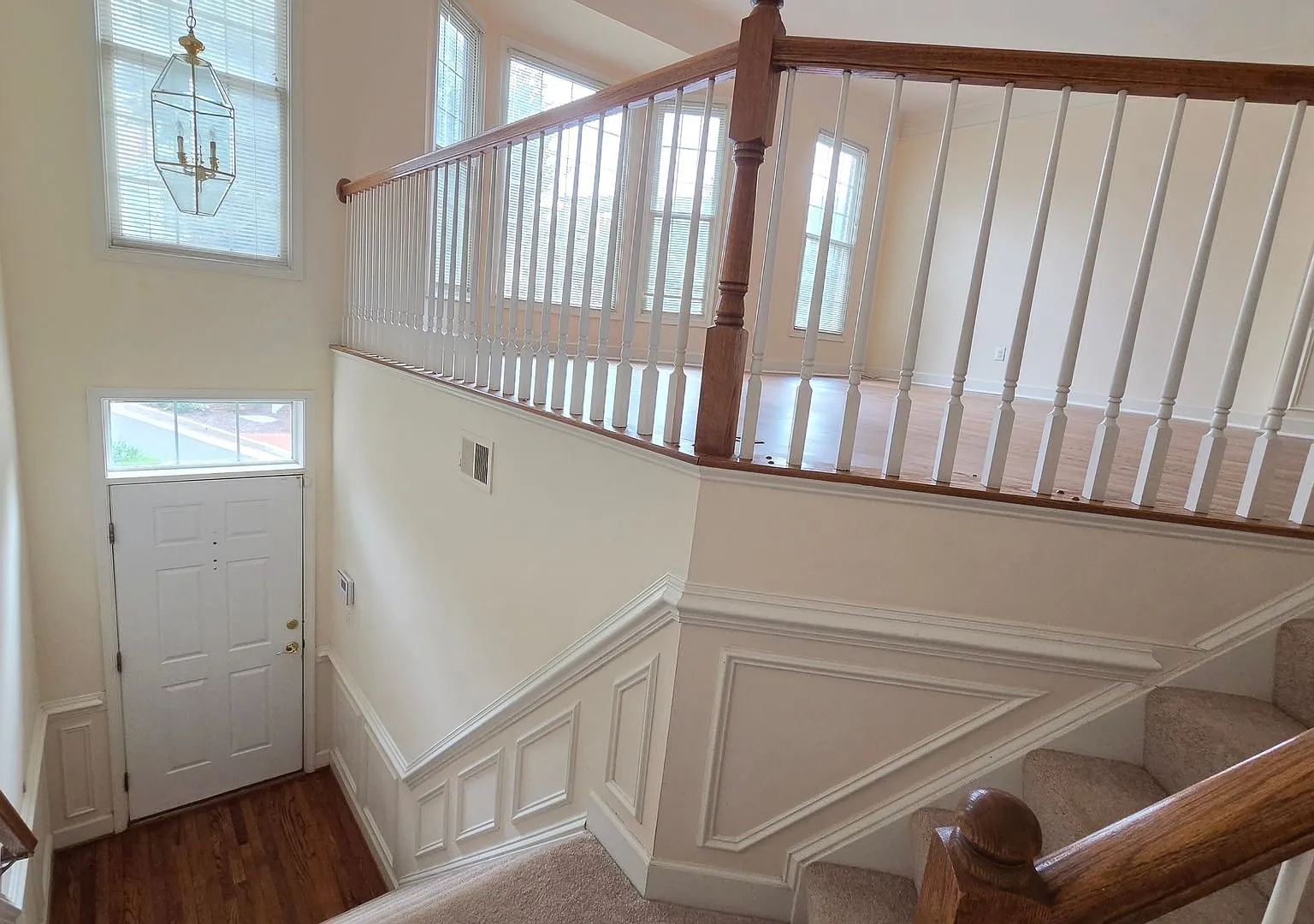 Fabulous Layout with this Beautiful Alexandria Townhome! — Photo 2