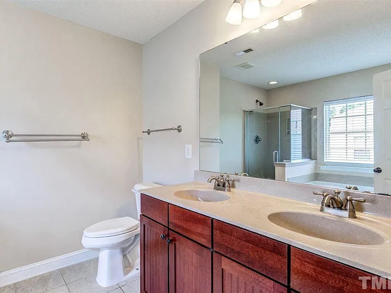2002 Remington Oaks Cir — Photo 18