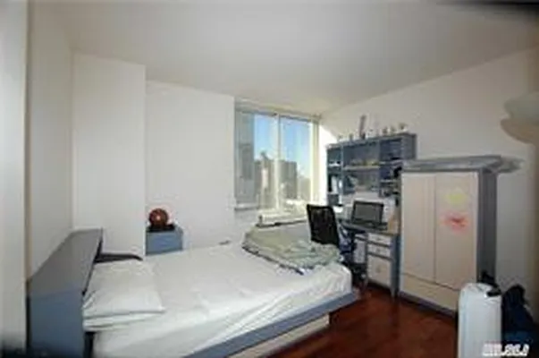 Sold by Madeleine Realty Ltd. | media 4