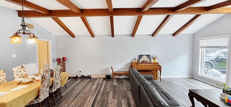 3 bed, 2500 sqft, $2,100 — Photo 3