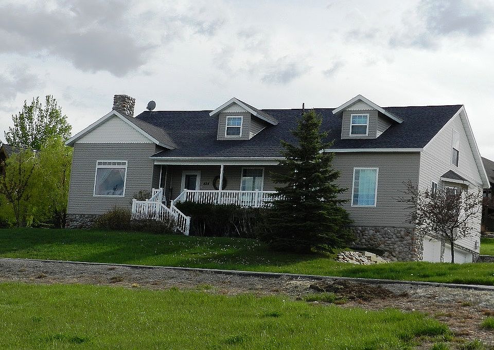 1st image of 424 W Buttercup Ln