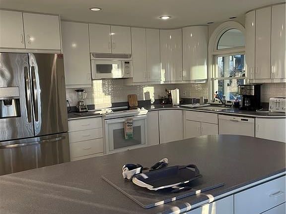 4th image of 17 Chartier Cir