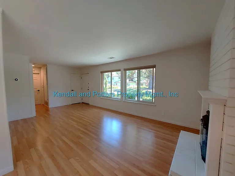 1121 Sutherland Ln #1 — Photo 4