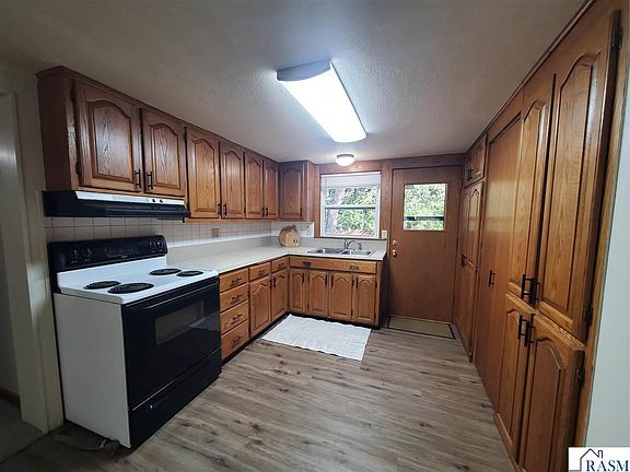 2nd image of 719 N Spring St
