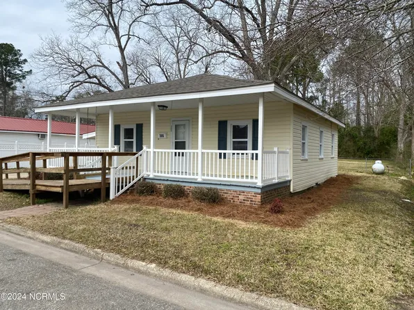 305 E Walter Street, Whiteville, NC 28472