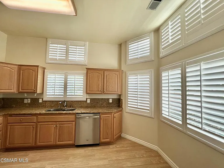 255 Skyline Dr — Photo 8