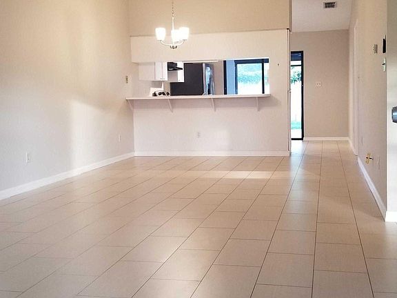 2nd image of 1185 Somerset Cir S