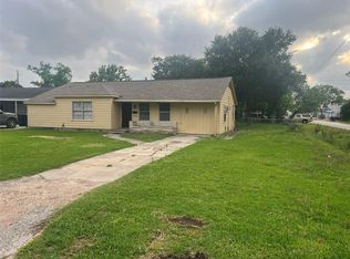 8702 Tewantin Dr, Houston, TX 77061