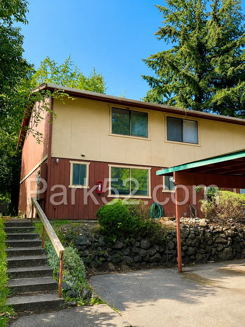 $500 Off 1st Full Month! Small Pet Friendly Remodeled 2 Bedroom Townhome With Small Yard — Photo 2
