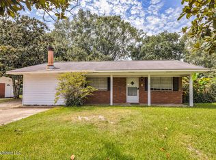 101 North St, Ocean Springs, MS 39564
