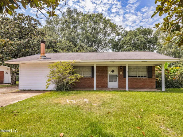 101 North St, Ocean Springs, MS 39564