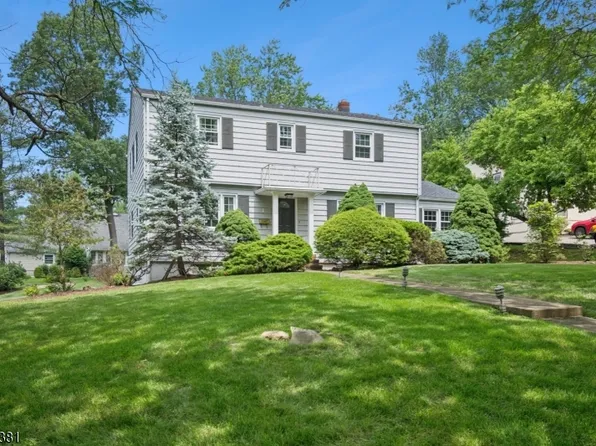 1 Hillary Ct, Livingston Twp., NJ 07039