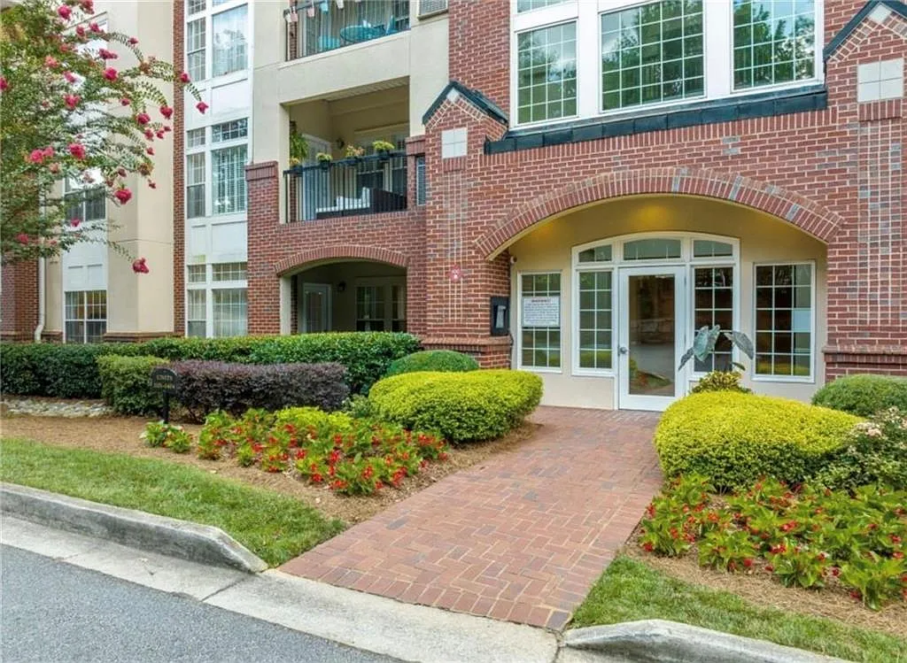 2 bed, 2.0 bath, 1178 sqft, $2,550 — Photo 2