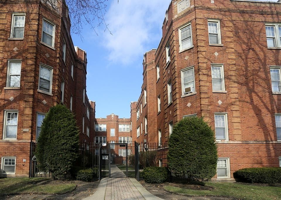 1st image of 4848 W Wrightwood Ave APT F3