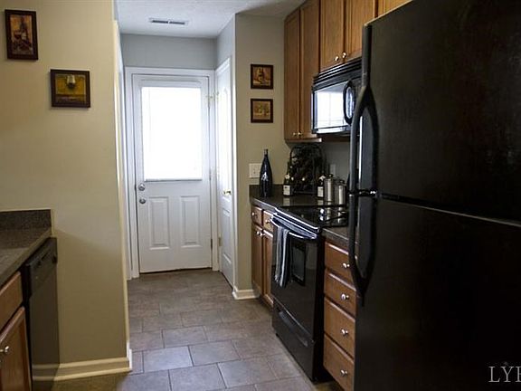 3rd image of 101 Lawton Ln