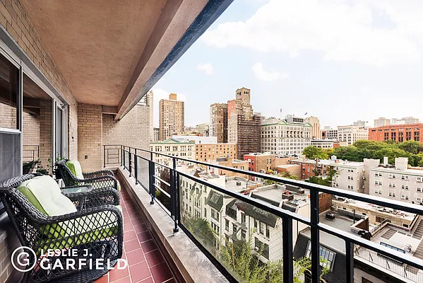 Sold by Leslie J. Garfield | media 6