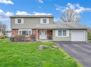 60 Keats Dr, New Windsor, NY 12553