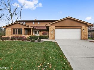 448 Waterford Dr, Willowbrook, IL