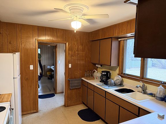 2nd image of 815 W Walnut St