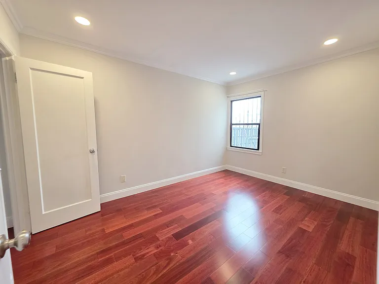 2258 44th Ave — Photo 12