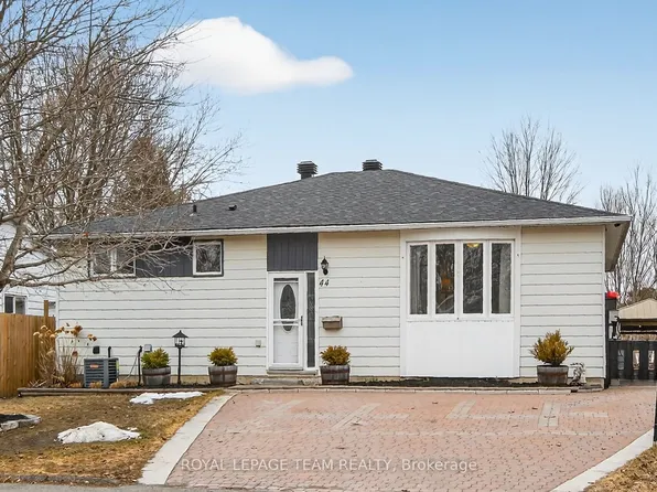 44 Ballantrae Way, Ottawa, ON K2L 1N5