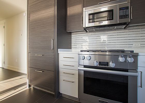 4th image of 555 10th Ave APT 53F