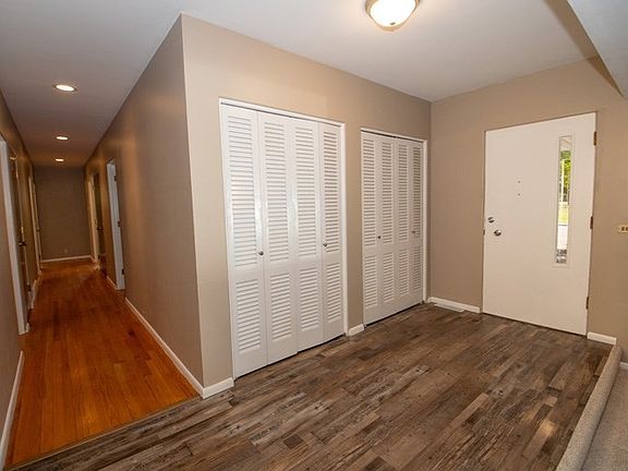 4th image of 3303 E Jefferson Blvd