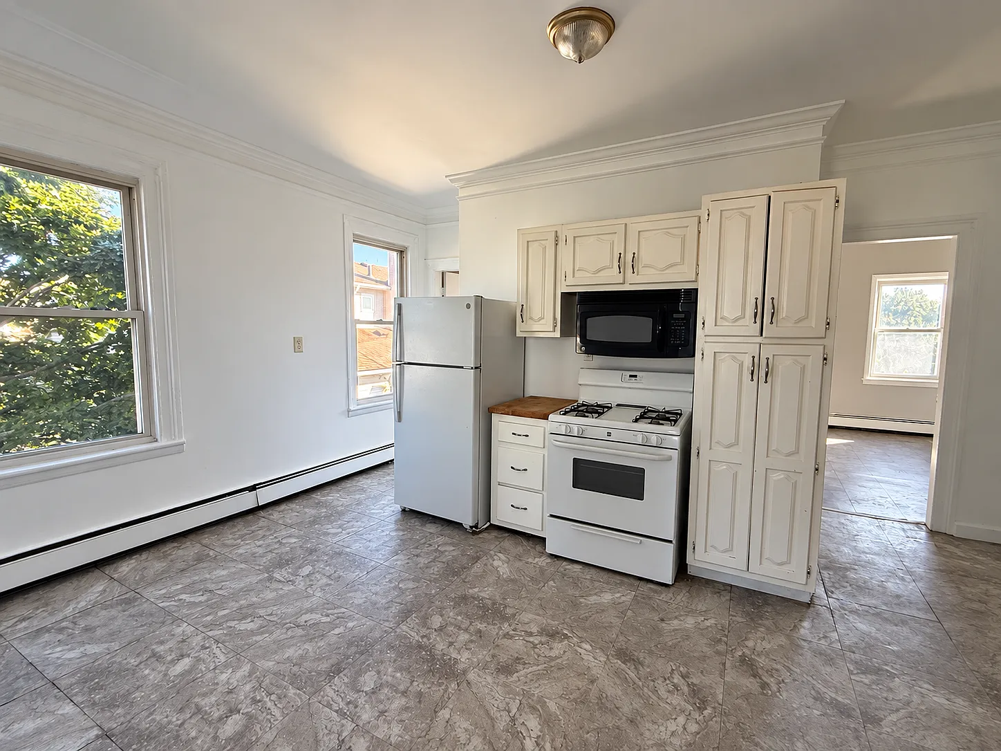 2 bed, 900 sqft, $1,750 — Photo 2