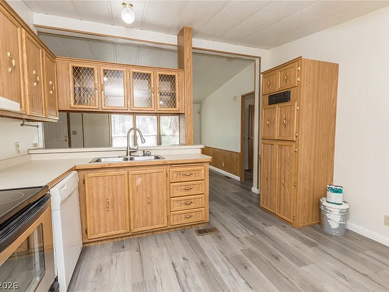 1130 E Mesquite Ave — Photo 8