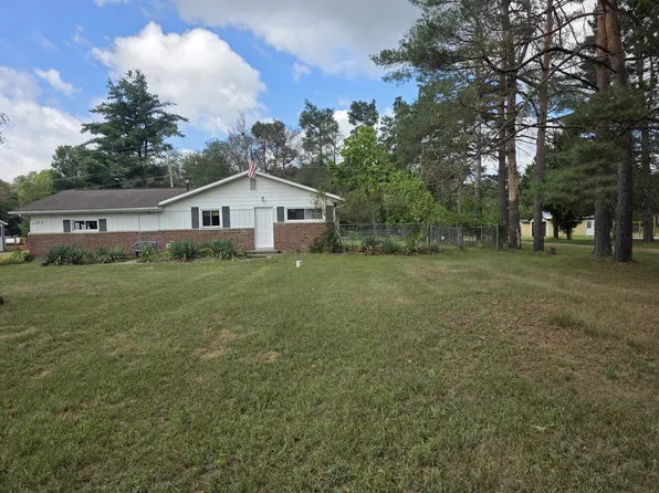 135 Hill Place Dr, Lapeer, MI 48446