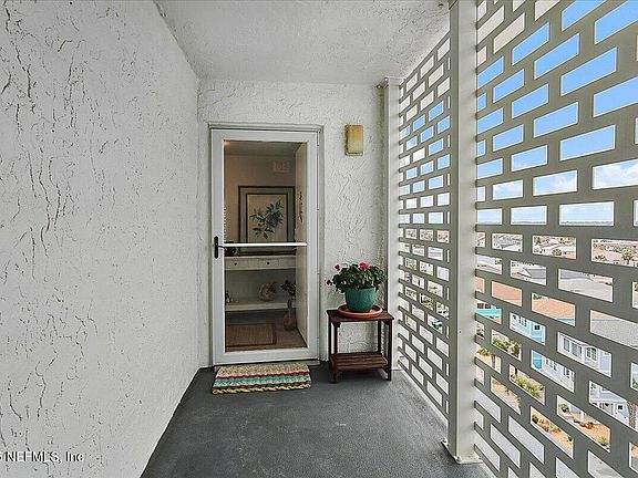 2nd image of 1601 OCEAN Drive S #810