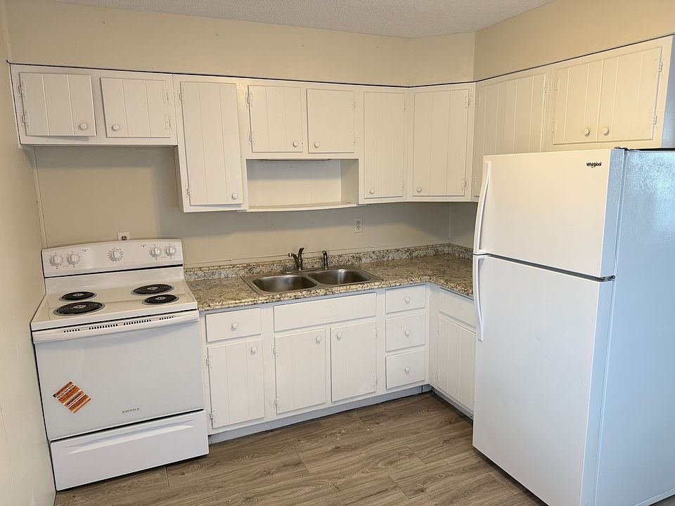 2nd image of 3419 Willow Rd #B