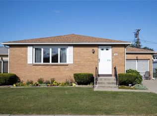 96 Fairelm Ln, Cheektowaga, NY 14227