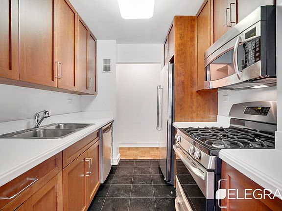 4th image of 200 E 71st St APT 17C